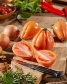 Beef tomato, Solanum lycopersicum Coeur de Boeuf