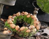 Wreath of nuts