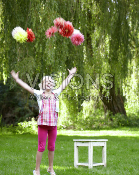 Meisje met dahlias