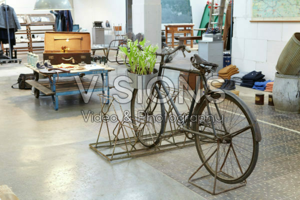 Lelietje-van-dalen op fiets