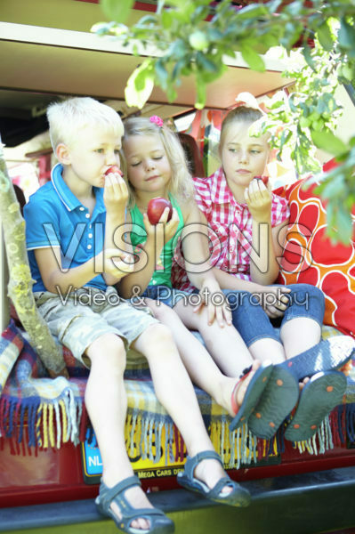 Children eating fruit