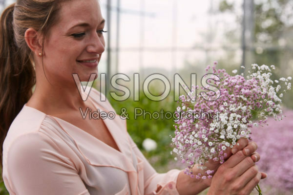 Dame met Gypsophila boeket Dame met Gypsophila boeket