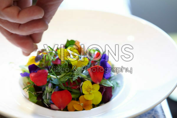 Kruiden-bloemen salade