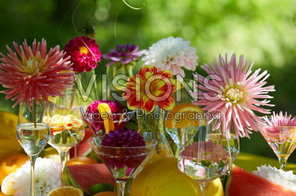 Dahlia's in glazen Dahlia's in glazen