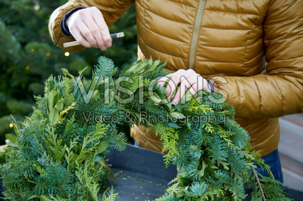Make your own christmas wreath