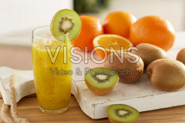 Orange and kiwi juice Orange and kiwi juice