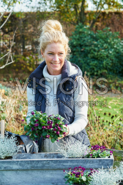 Making mixed autumn container