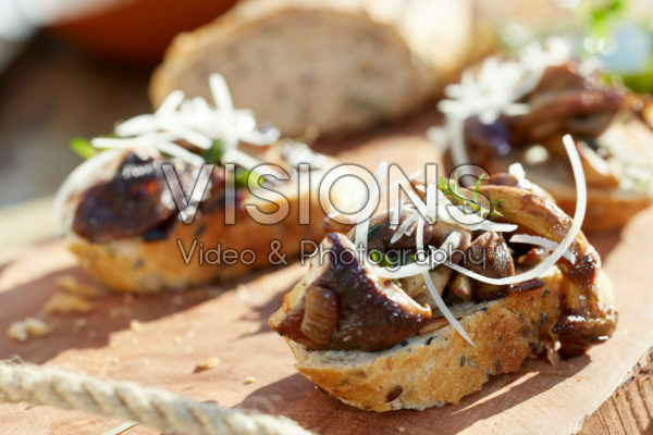 Brood met gebakken champignons
