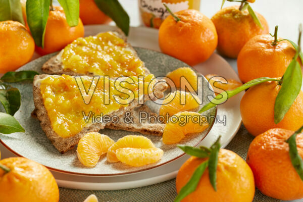 Cracker with marmalade
