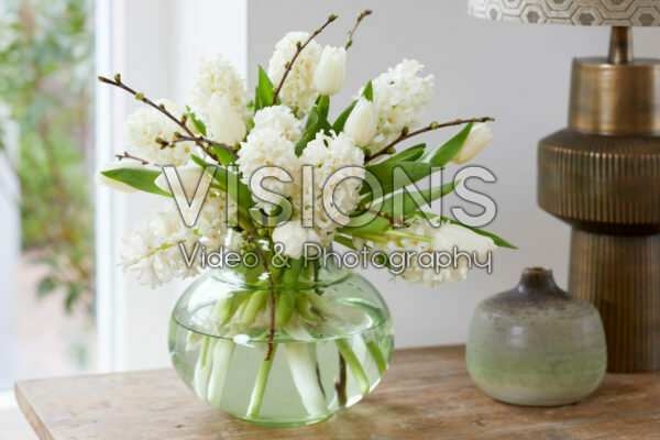 Wit boeket Hyacinthus en Tulipa