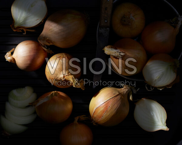 Allium cepa, onions