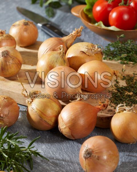 Yellow onions, Allium cepa