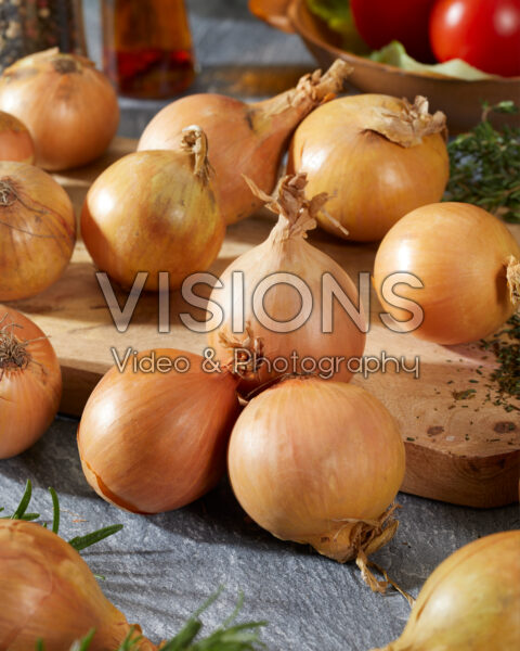 Yellow onions, Allium cepa
