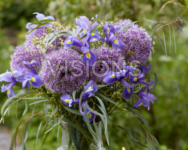 Allium and Iris boeket