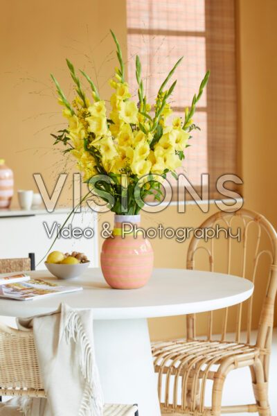 Gladdies® in vase, Gladiolus Luna