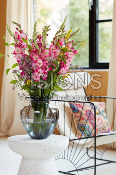 Gladdies® in vase, Gladiolus Lizzy