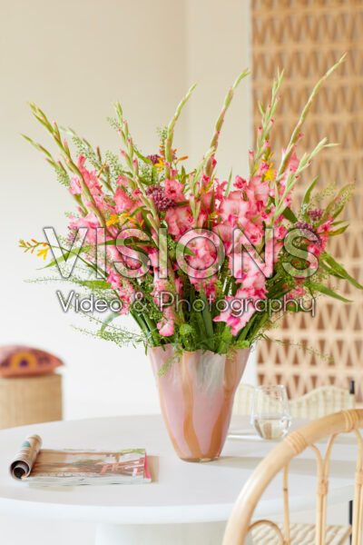 Gladdies® in vase, Gladiolus Kelly