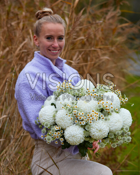 Grote witte chrysanten in gemengd boeket Grote witte chrysanten in gemengd boeket