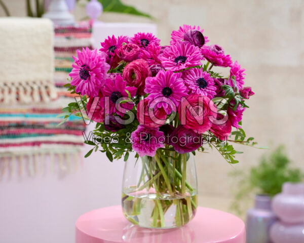 Fuchsia gemengd boeket Anemone en Ranunculus Fuchsia gemengd boeket Anemone en Ranunculus