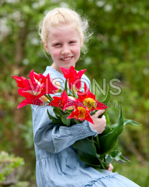 Meisje met Love Story tulpen Meisje met Love Story tulpen