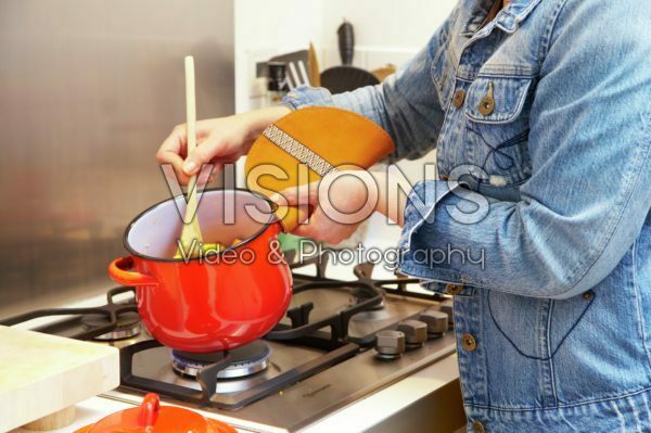 Stirring in cooking pot