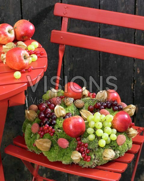 Fruit wreath