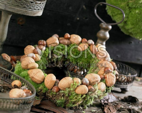 Wreath of nuts